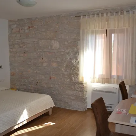 Guesthouse Bale 4* ベール